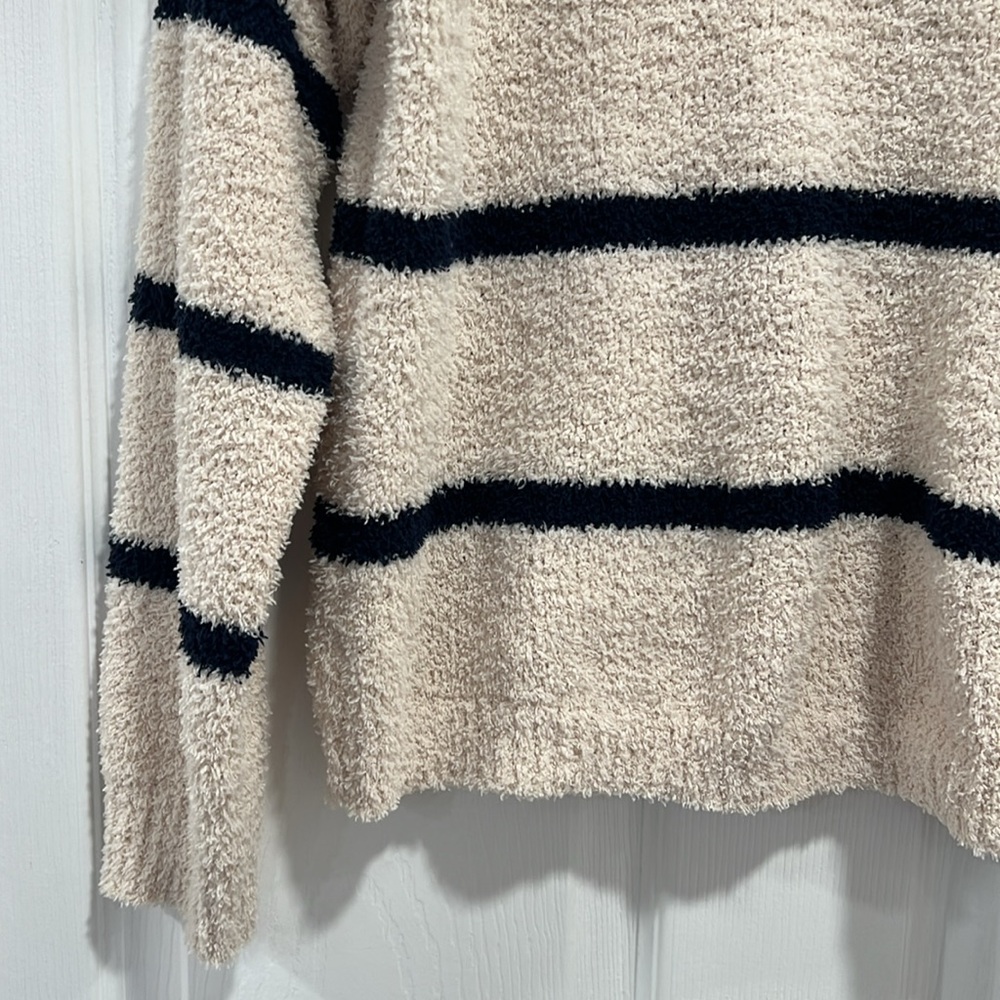 Weekends Sweater - Picture 4 of 4
